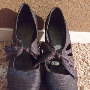 Naturalizer heals with bow